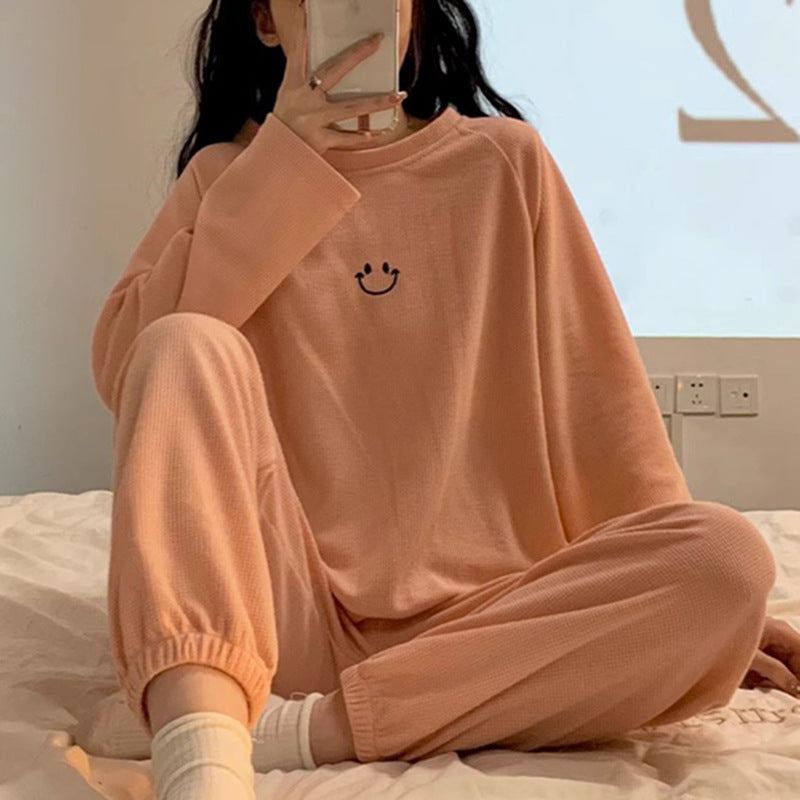 Dwuczęściowy zestaw piżamy z zapięciem na guziki i długimi rękawami