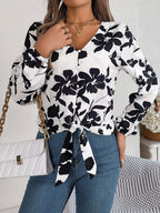 Bluzka z dekoltem w szpic i wiązaniem