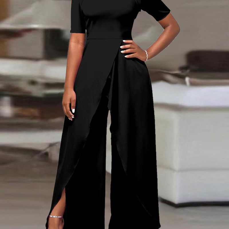 Kombinezon z wycięciem i szerokimi nogawkami