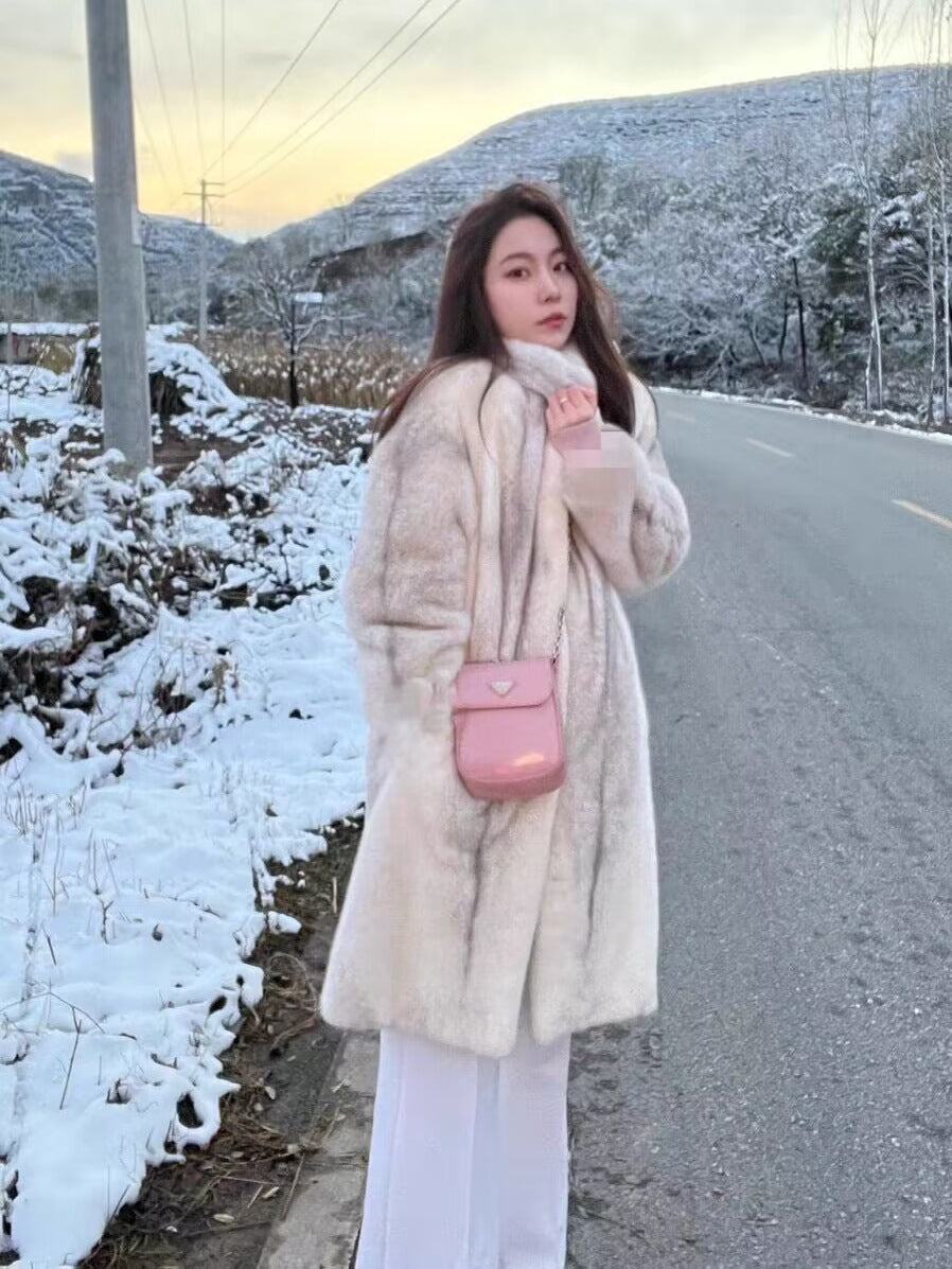 Długi płaszcz damski z wysokim kołnierzem