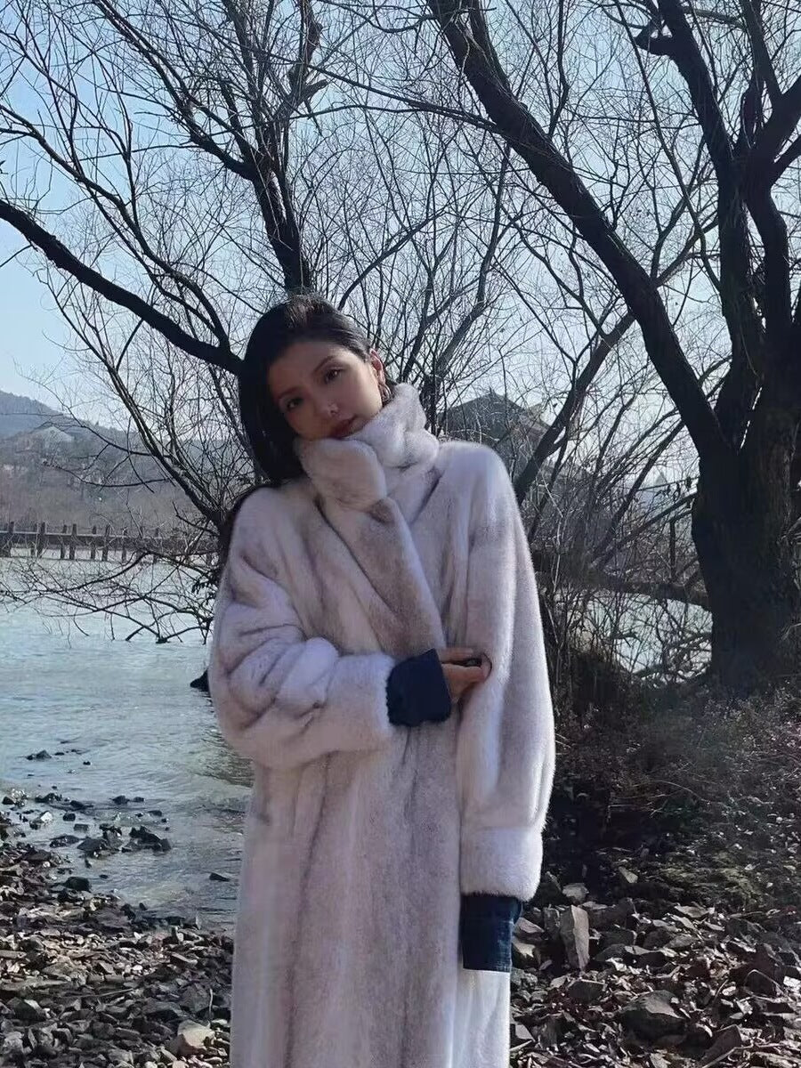 Długi płaszcz damski z wysokim kołnierzem