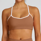 Dwuczęściowy zestaw odzieży sportowej z topem na ramiączkach i spodniami lub szortami